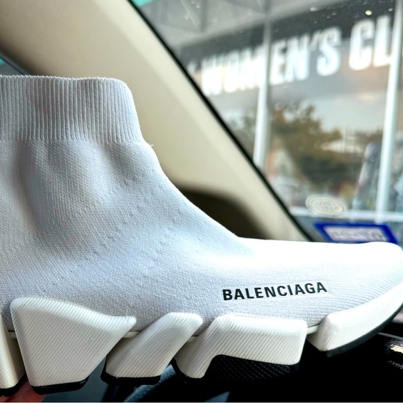 Size 7 women worn maybe one time. Very good like new condition - Picture 2 of 2